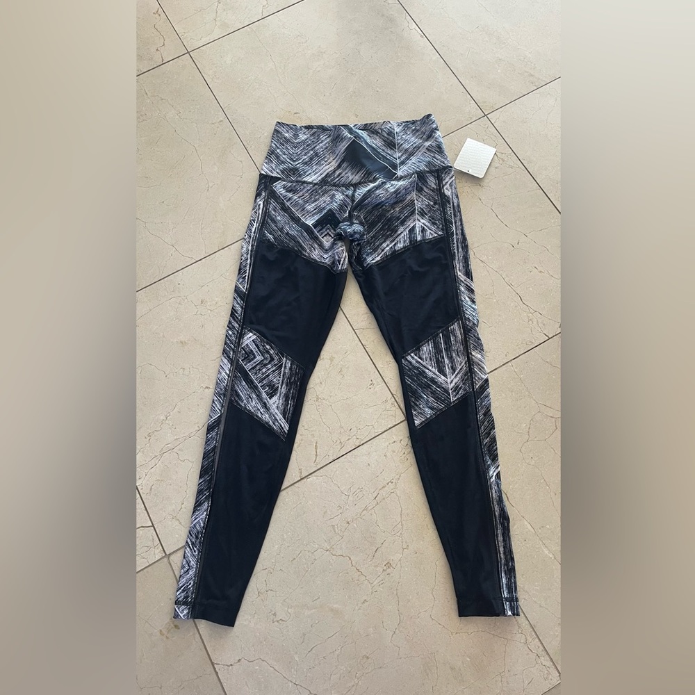 LULULEMON hot to street pants with sheer leg black/white combo sz 6 NWT